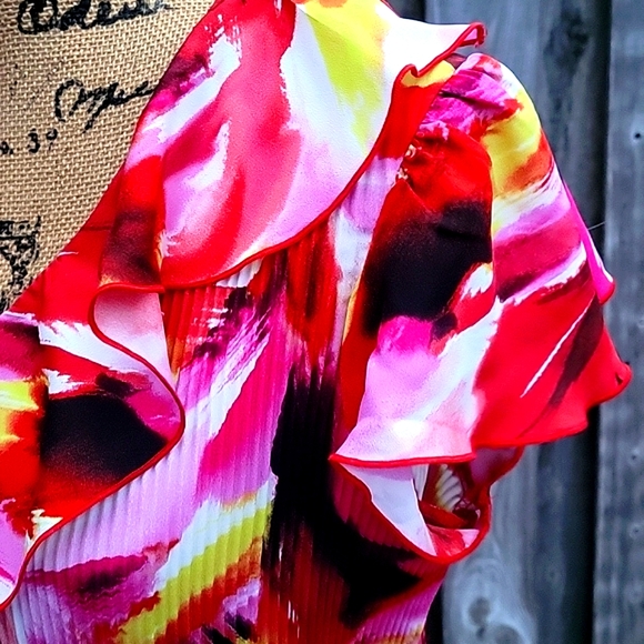 NEW Cato Accordion Pleat, Abstract Print Top with Ruffle Front - Picture 3 of 17